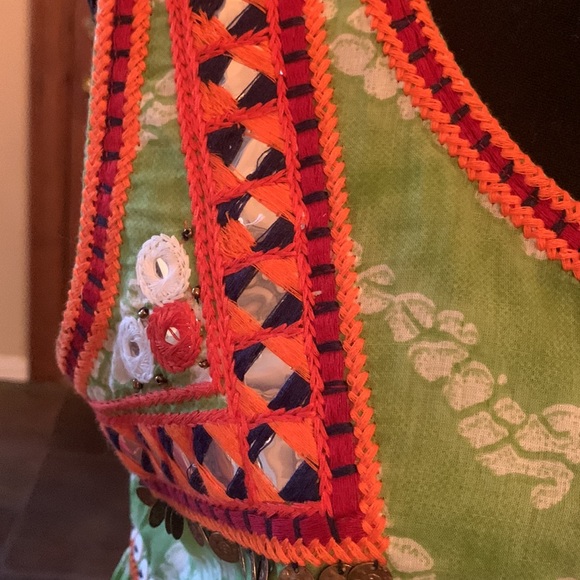 Adorable green & white print shirt with peplum with orange & reds Button accents - Picture 2 of 5